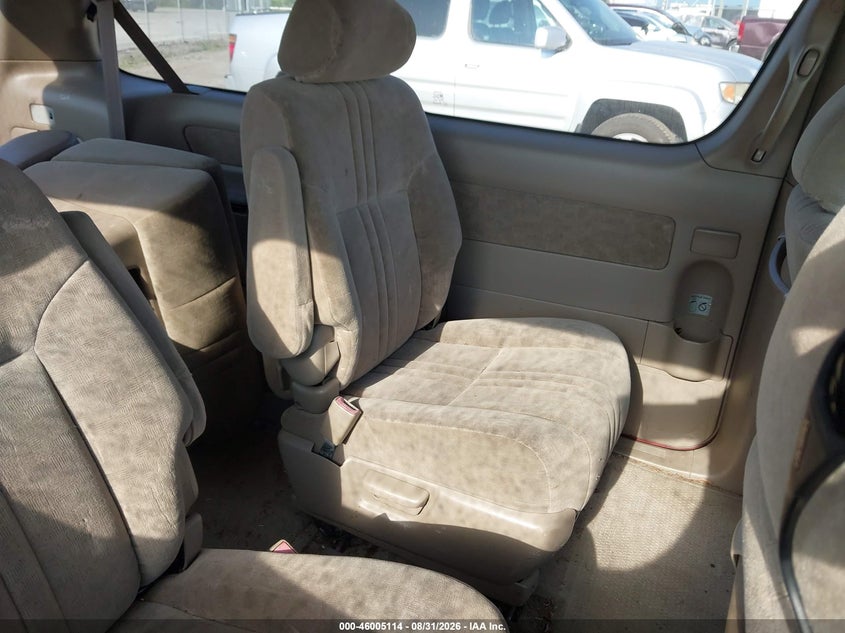2001 TOYOTA SIENNA auction photo 8