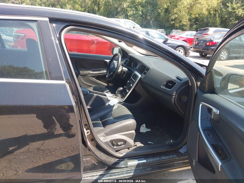 2015 VOLVO V60 auction photo 5