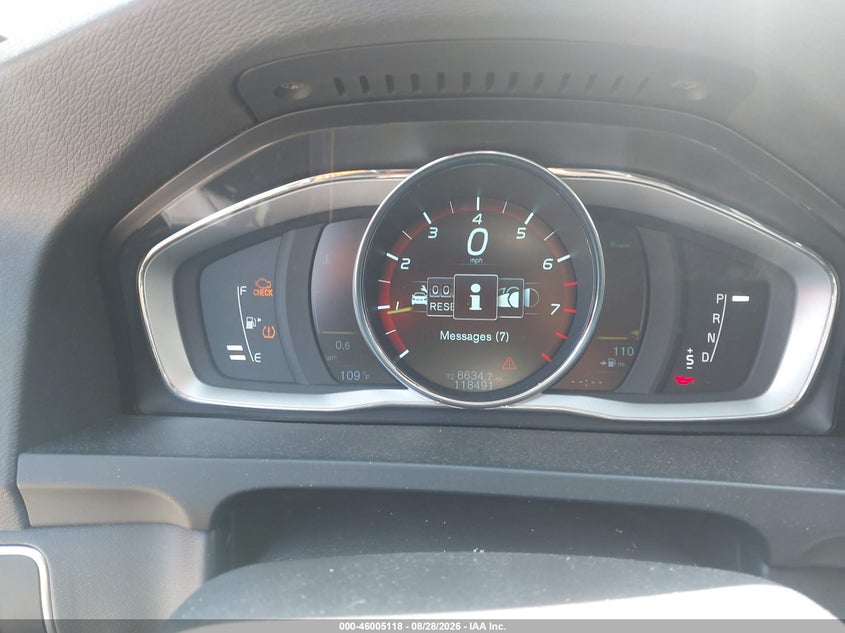 2015 VOLVO V60 auction photo 7