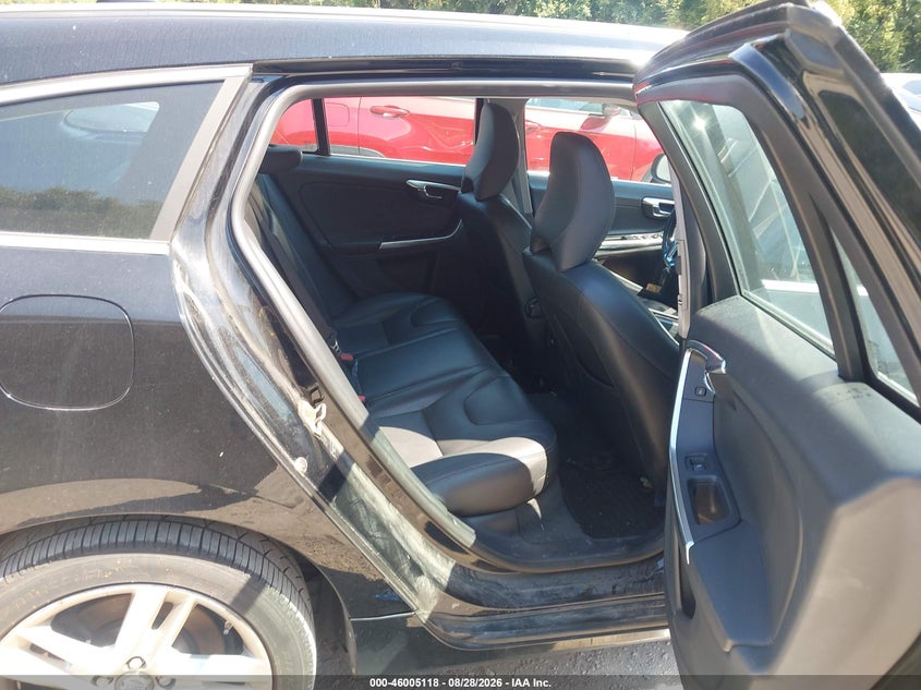 2015 VOLVO V60 auction photo 8