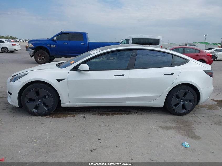 TESLA MODEL 3 - zdjęcie 14