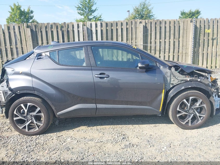 TOYOTA C-HR - zdjęcie 14