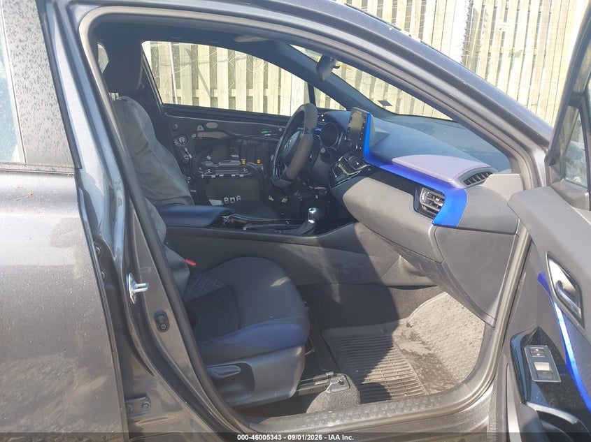TOYOTA C-HR - zdjęcie 5