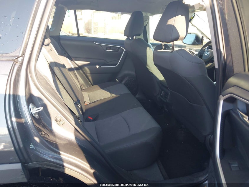 TOYOTA RAV4 - zdjęcie 8