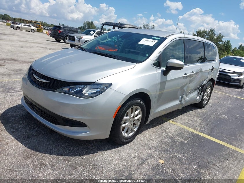 2023 CHRYSLER VOYAGER auction photo 2