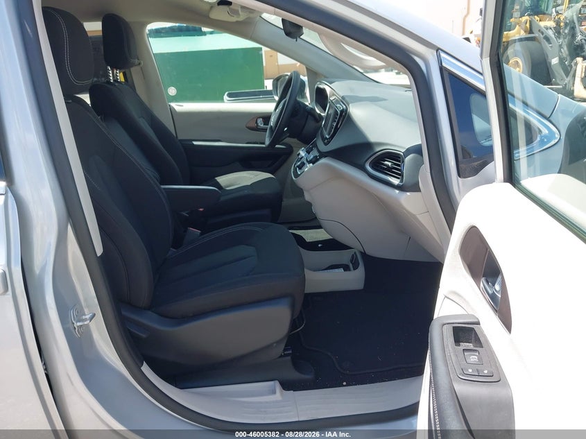 2023 CHRYSLER VOYAGER auction photo 5