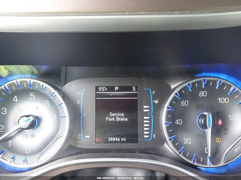 2023 CHRYSLER VOYAGER auction photo 7