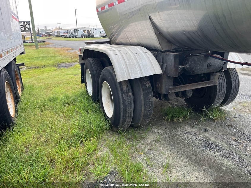 1984 WALKER TANKER auction photo 8