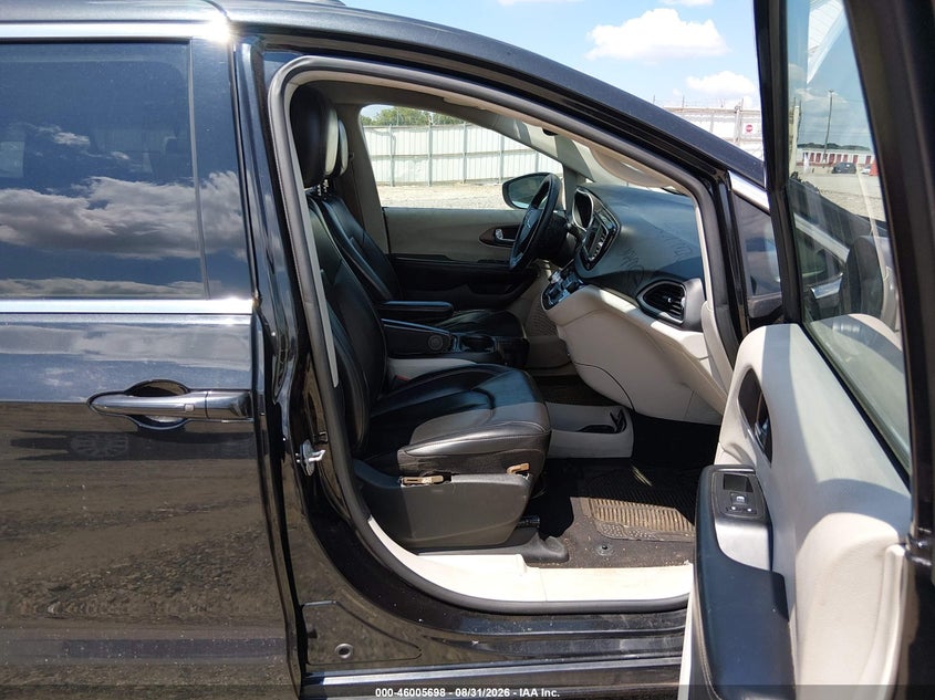 2020 CHRYSLER VOYAGER auction photo 5