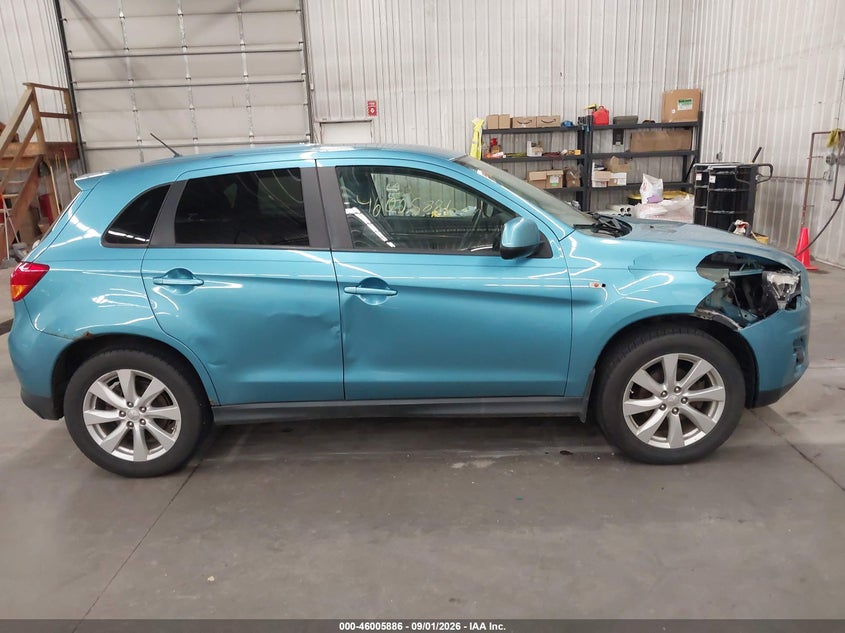 2014 MITSUBISHI OUTLANDER SPORT ES · Фото 13