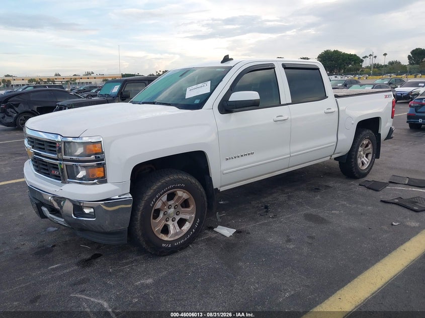 2015 Chevrolet Silverado, Left Front, IAAI, VIN 3GCUKREC5FG489440 — photo 2