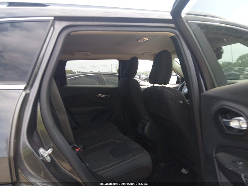 2015 JEEP CHEROKEE auction photo 8