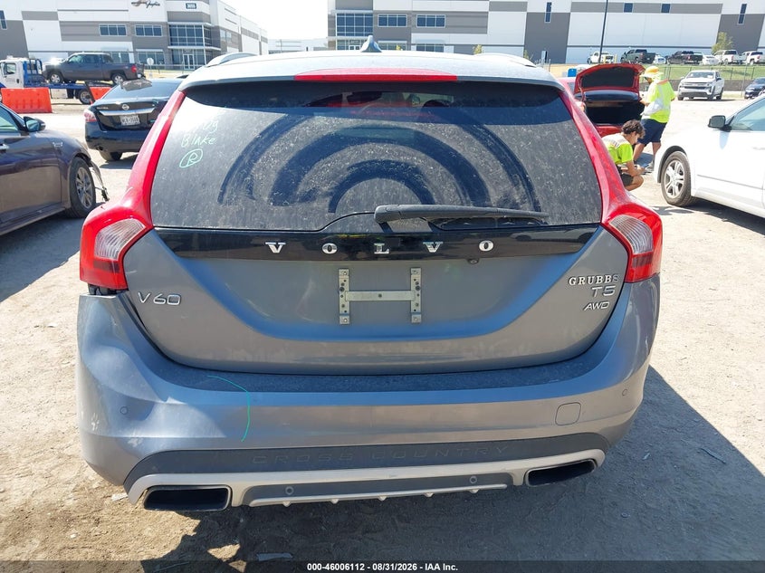 2018 VOLVO V60 CROSS COUNTRY T5 · Фото 16