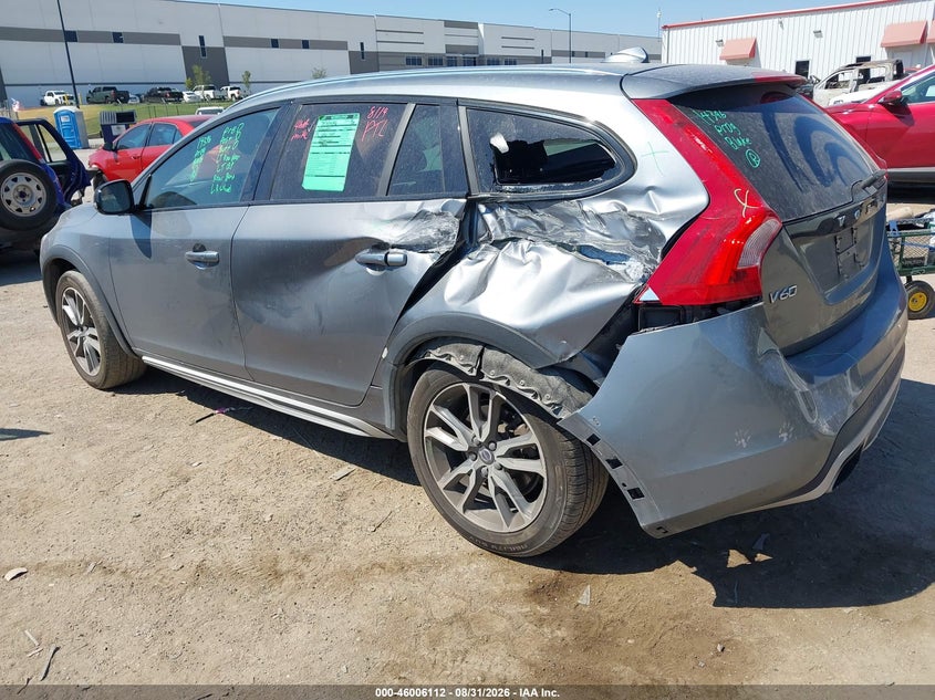 2018 VOLVO V60 CROSS COUNTRY T5 · Фото 3