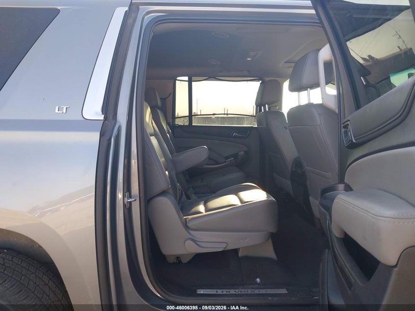 CHEVROLET SUBURBAN - zdjęcie 8