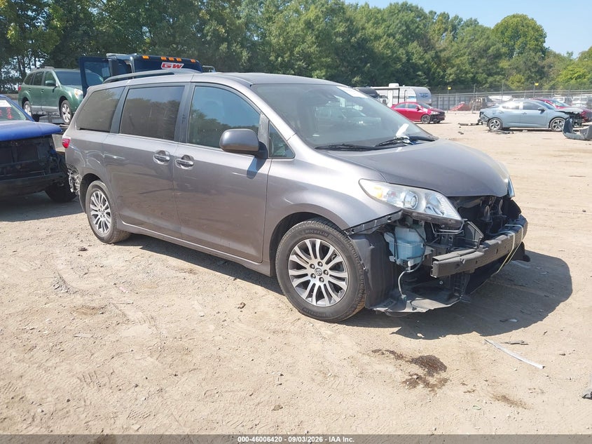2018 TOYOTA SIENNA auction photo 1