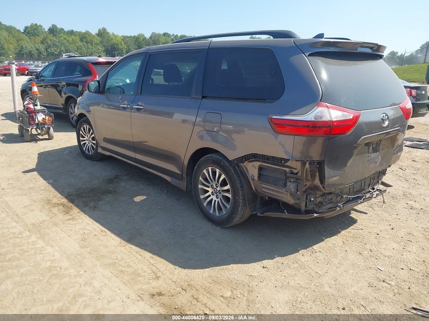2018 TOYOTA SIENNA auction photo 3