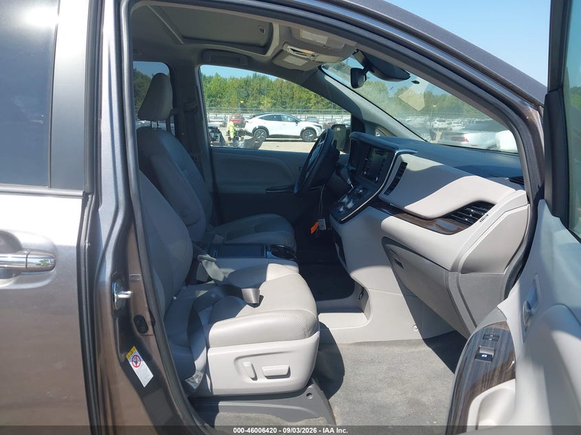 2018 TOYOTA SIENNA auction photo 5