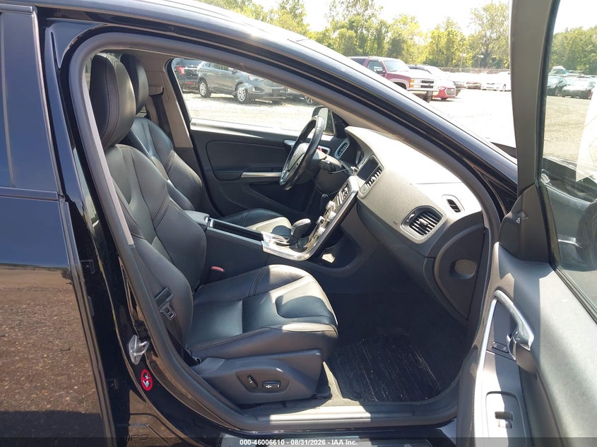 VOLVO V60 CROSS COUNTRY 2015 VIN YV4612HK9F1001589
