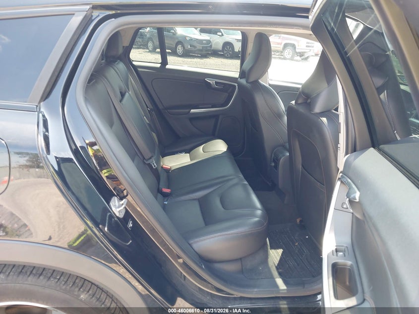 2015 VOLVO V60 CROSS COUNTRY auction photo 8