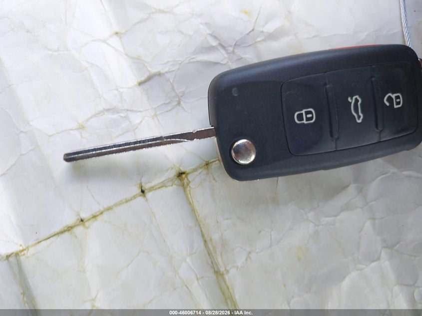 VOLKSWAGEN BEETLE 2013 VIN 3VWJP7AT6DM632129