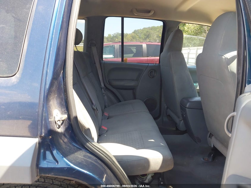 2005 JEEP LIBERTY auction photo 8