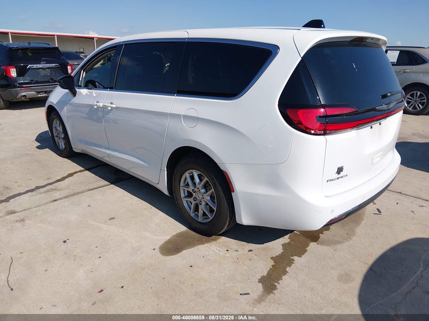 2024 CHRYSLER PACIFICA auction photo 3