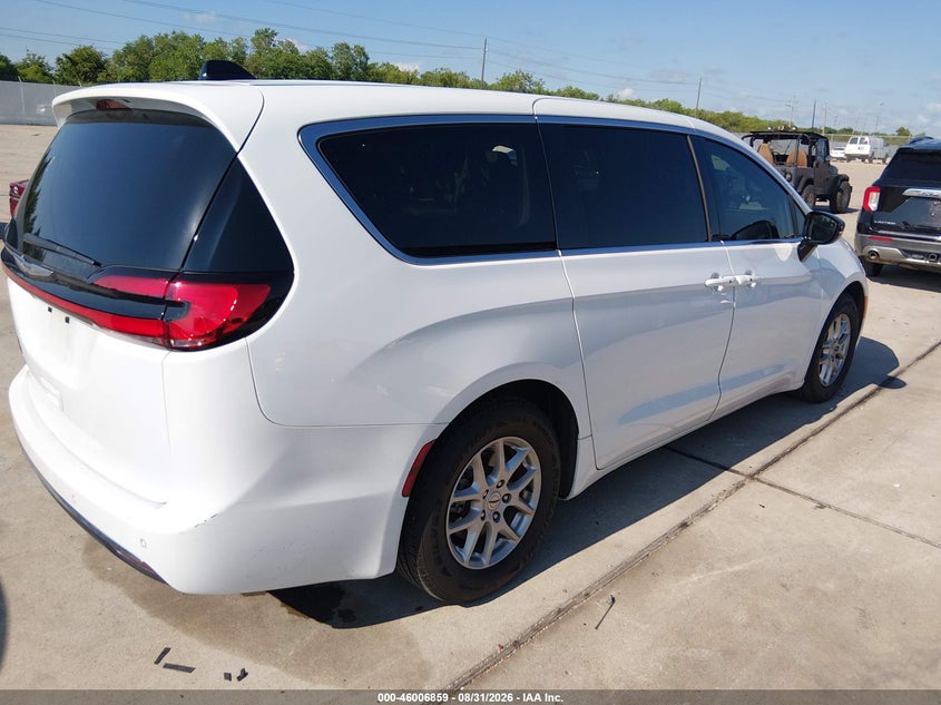 2024 CHRYSLER PACIFICA auction photo 4