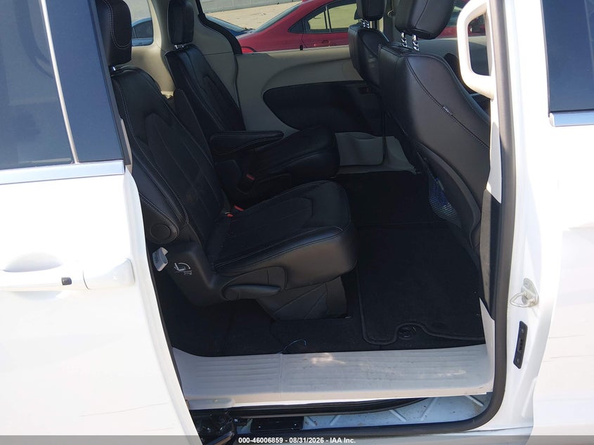 2024 CHRYSLER PACIFICA auction photo 8