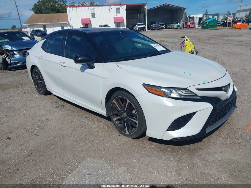TOYOTA CAMRY - zdjęcie 1