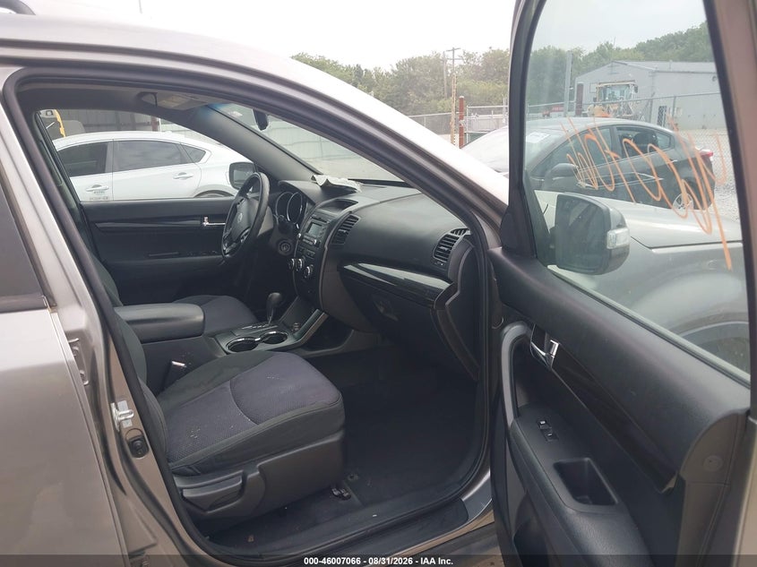 2011 KIA SORENTO auction photo 5