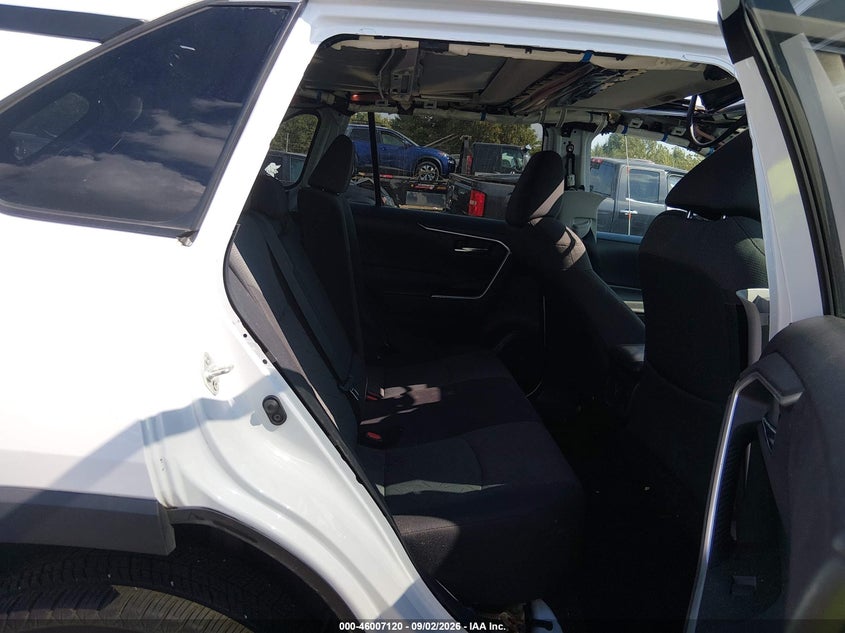 TOYOTA RAV4 - zdjęcie 8