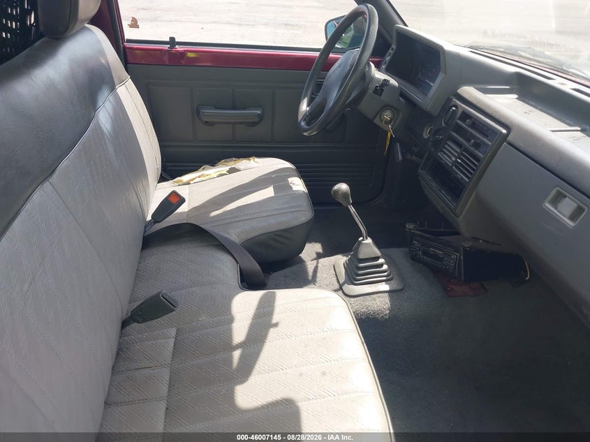 1992 MAZDA B2200 auction photo 5