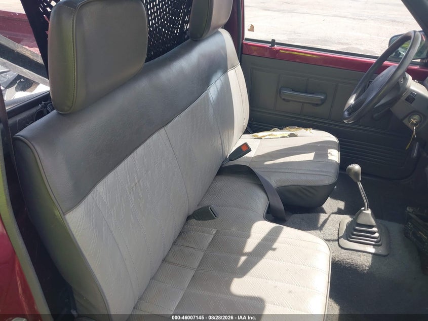 1992 MAZDA B2200 auction photo 8