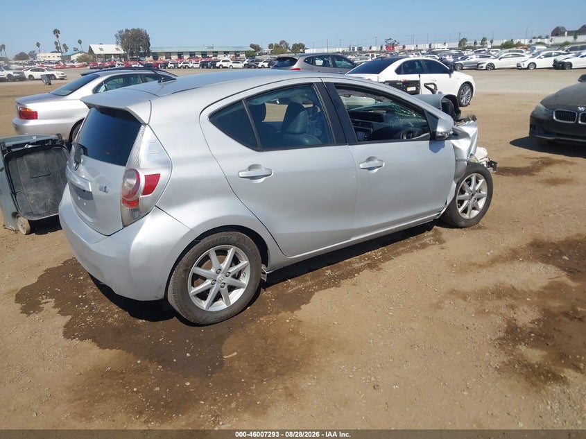 2013 TOYOTA PRIUS C auction photo 4