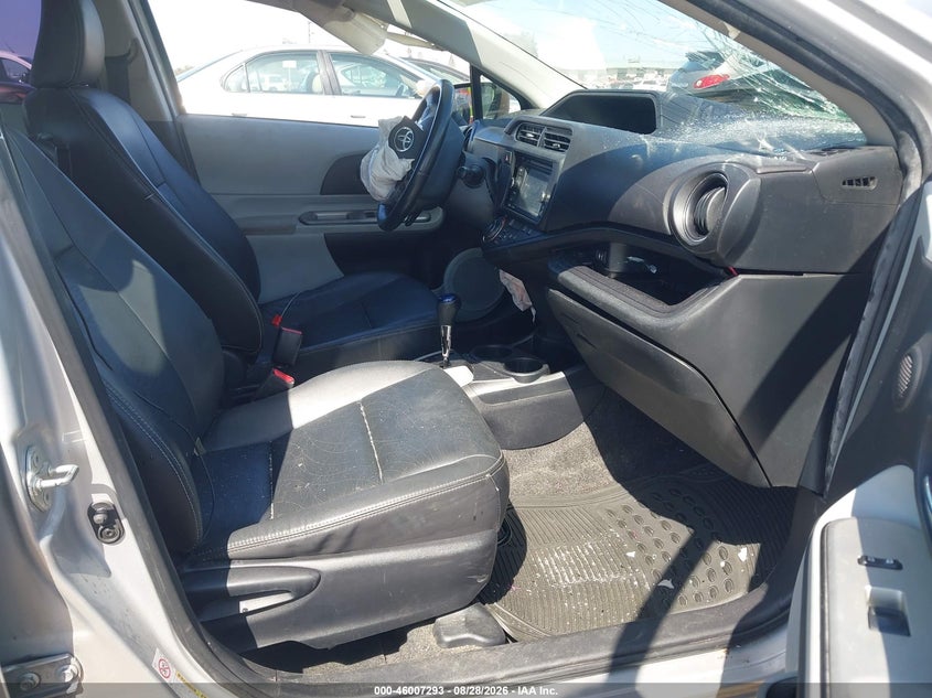 2013 TOYOTA PRIUS C auction photo 5