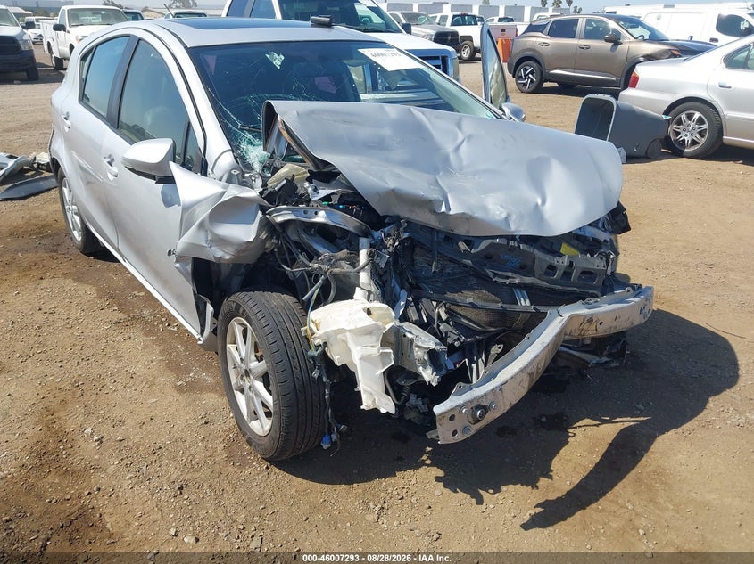 2013 TOYOTA PRIUS C auction photo 6