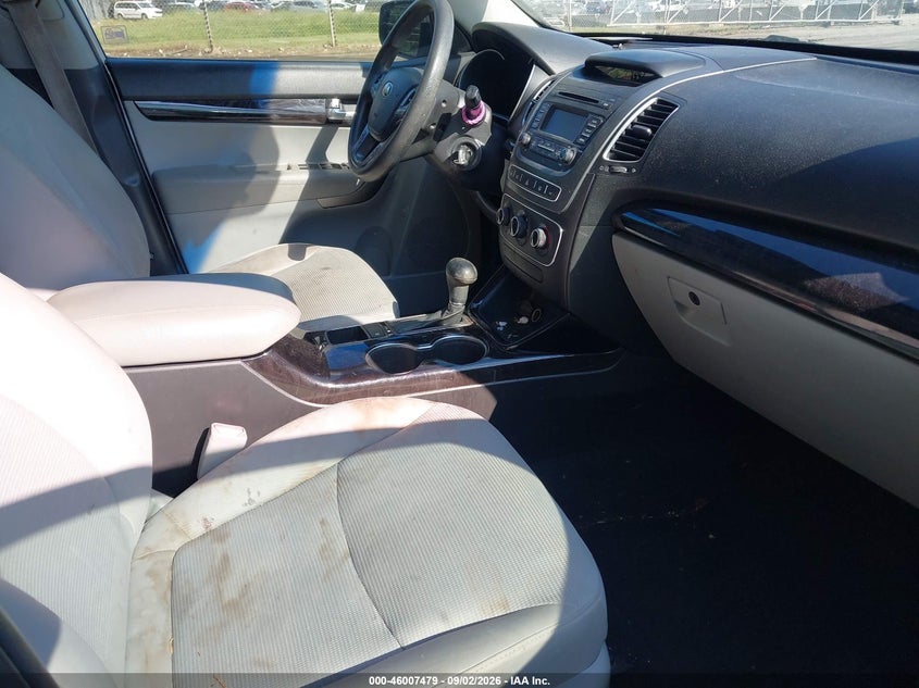 2014 KIA SORENTO auction photo 5