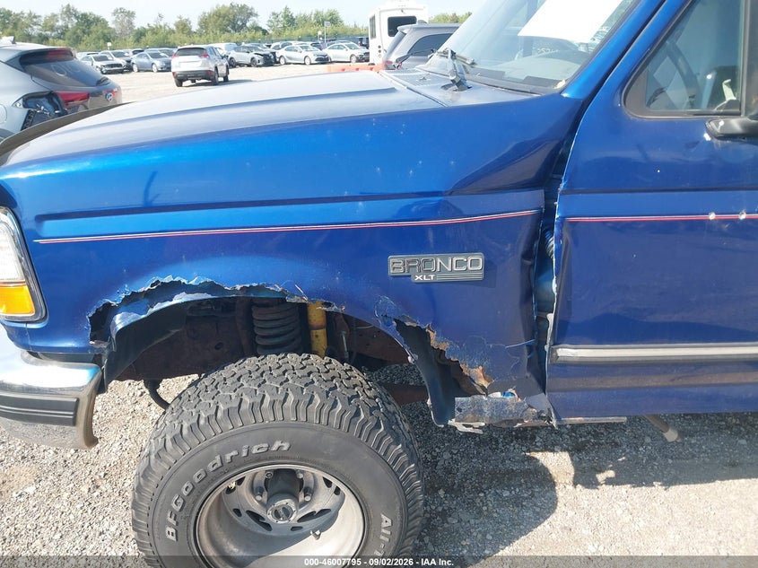 1996 FORD BRONCO auction photo 6