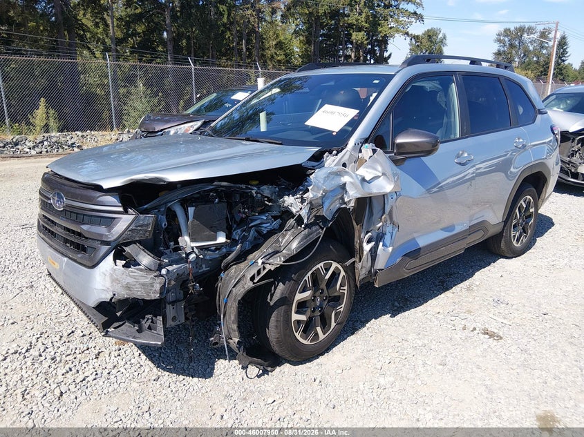 2025 Subaru Forester, Front End, IAAI, VIN JF2SLDBC8SH521097 — photo 2