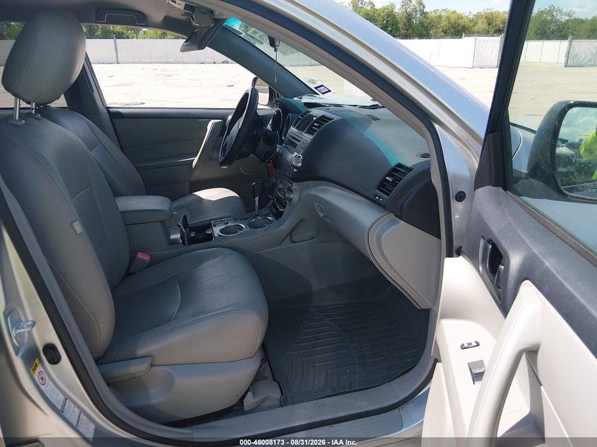 2010 TOYOTA HIGHLANDER auction photo 5