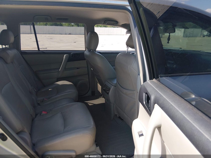 2010 TOYOTA HIGHLANDER auction photo 8