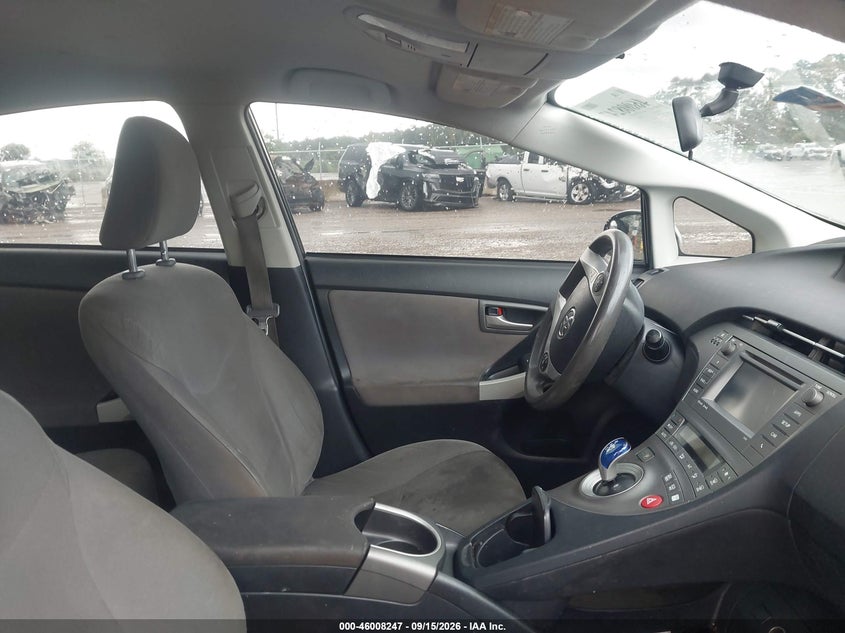 2013 TOYOTA PRIUS auction photo 5
