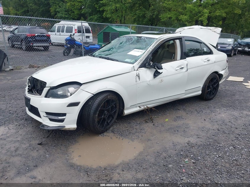 MERCEDES-BENZ C 300 2012 VIN WDDGF8BB3CA644297
