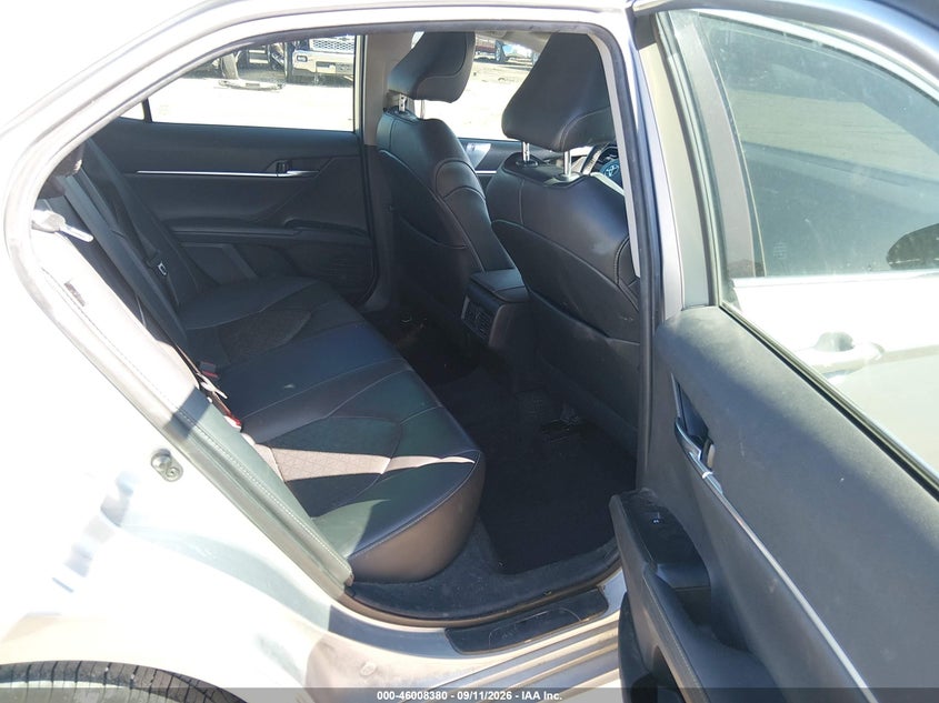 TOYOTA CAMRY - zdjęcie 8