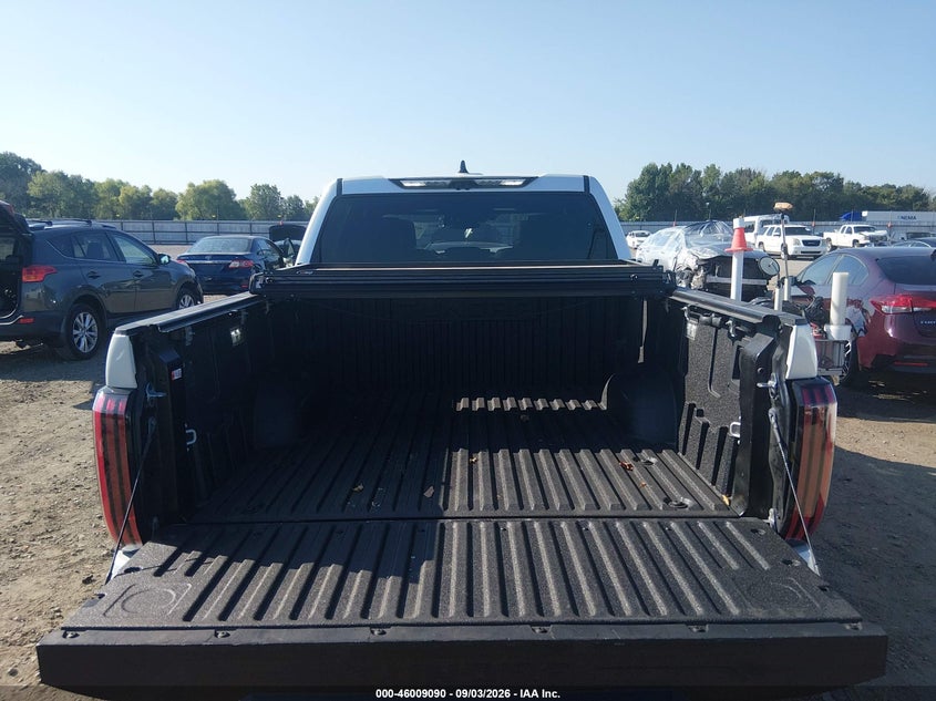 TOYOTA TUNDRA - zdjęcie 18