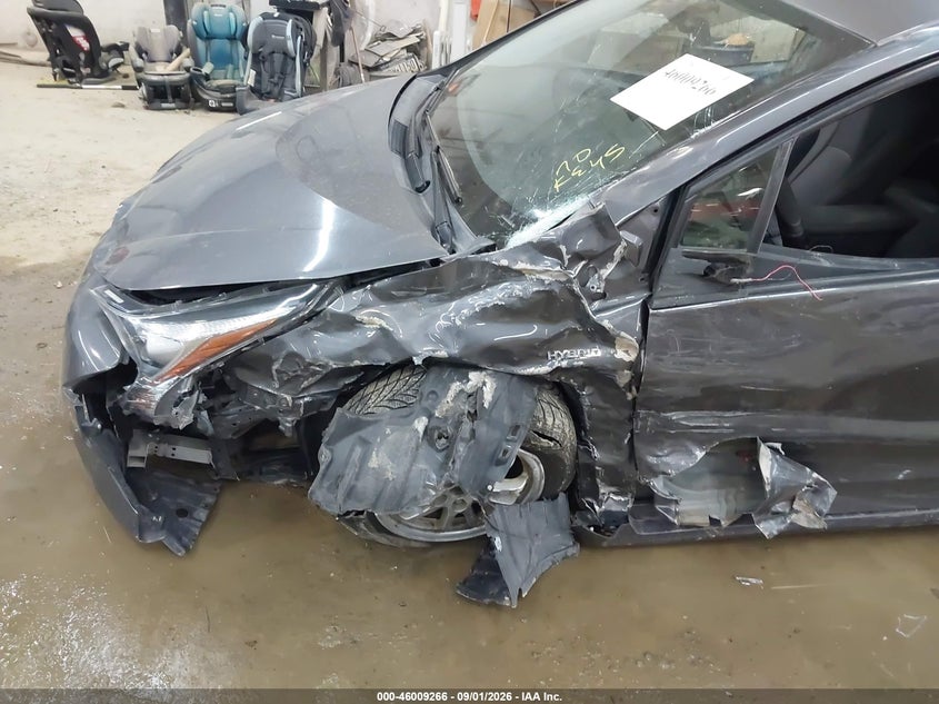 TOYOTA PRIUS - zdjęcie 17