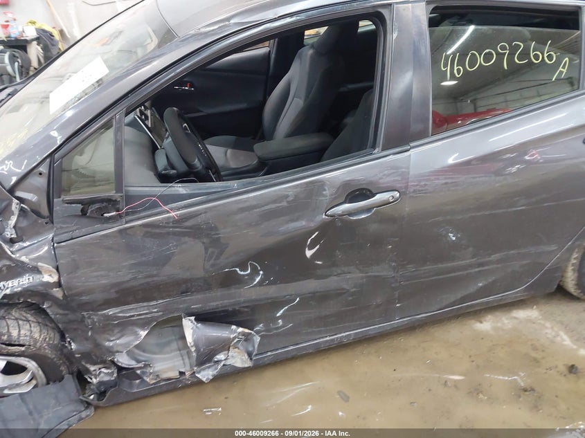 TOYOTA PRIUS - zdjęcie 18