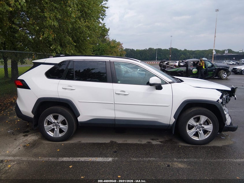 TOYOTA RAV4 - zdjęcie 13