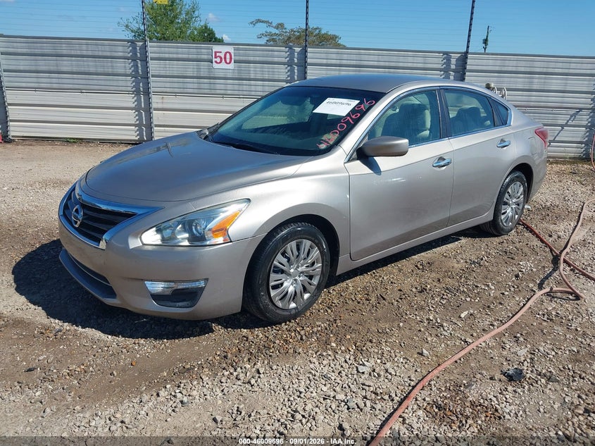 2013 Nissan Altima, Right Front, IAAI, VIN 1N4AL3AP4DN577654 — photo 2